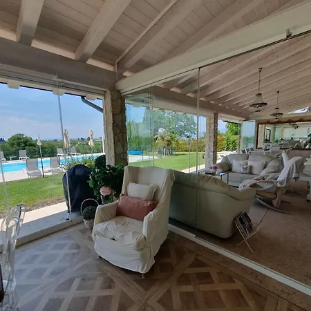 Claudia 巴多利诺