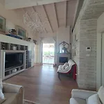 Bardolino Golden Hill Willa