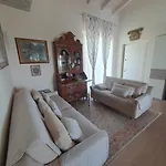 Bardolino Golden Hill Willa