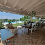 Bardolino Golden Hill Willa